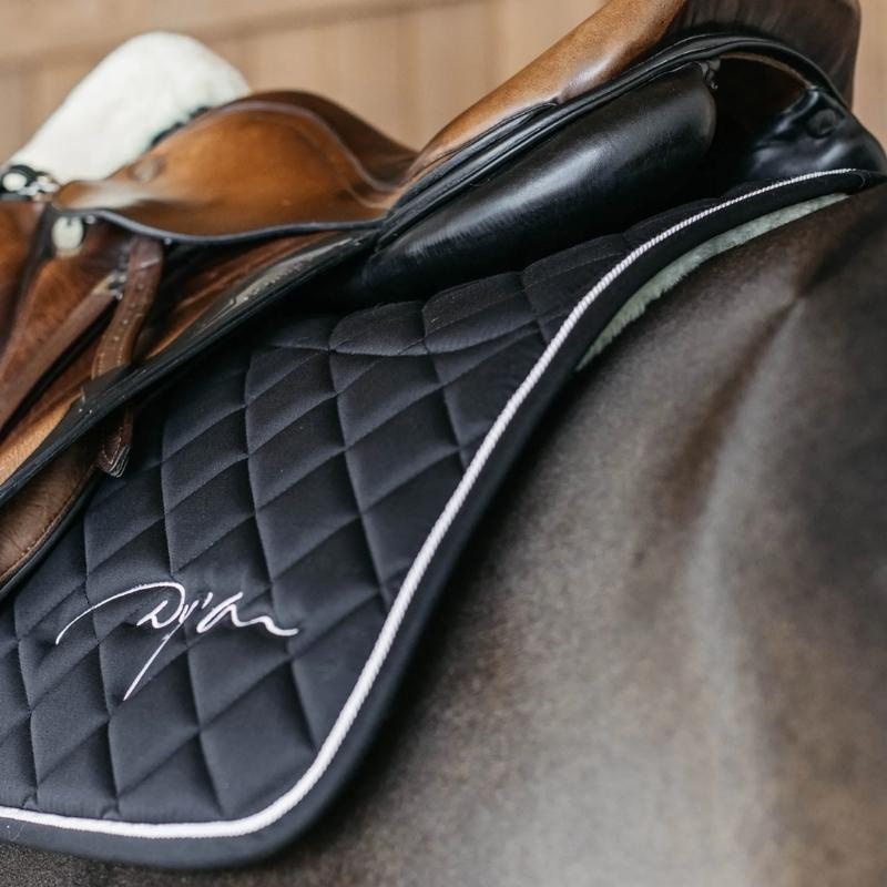 Tapis de selle Skin Friendly Vegan Sheepskin Noir