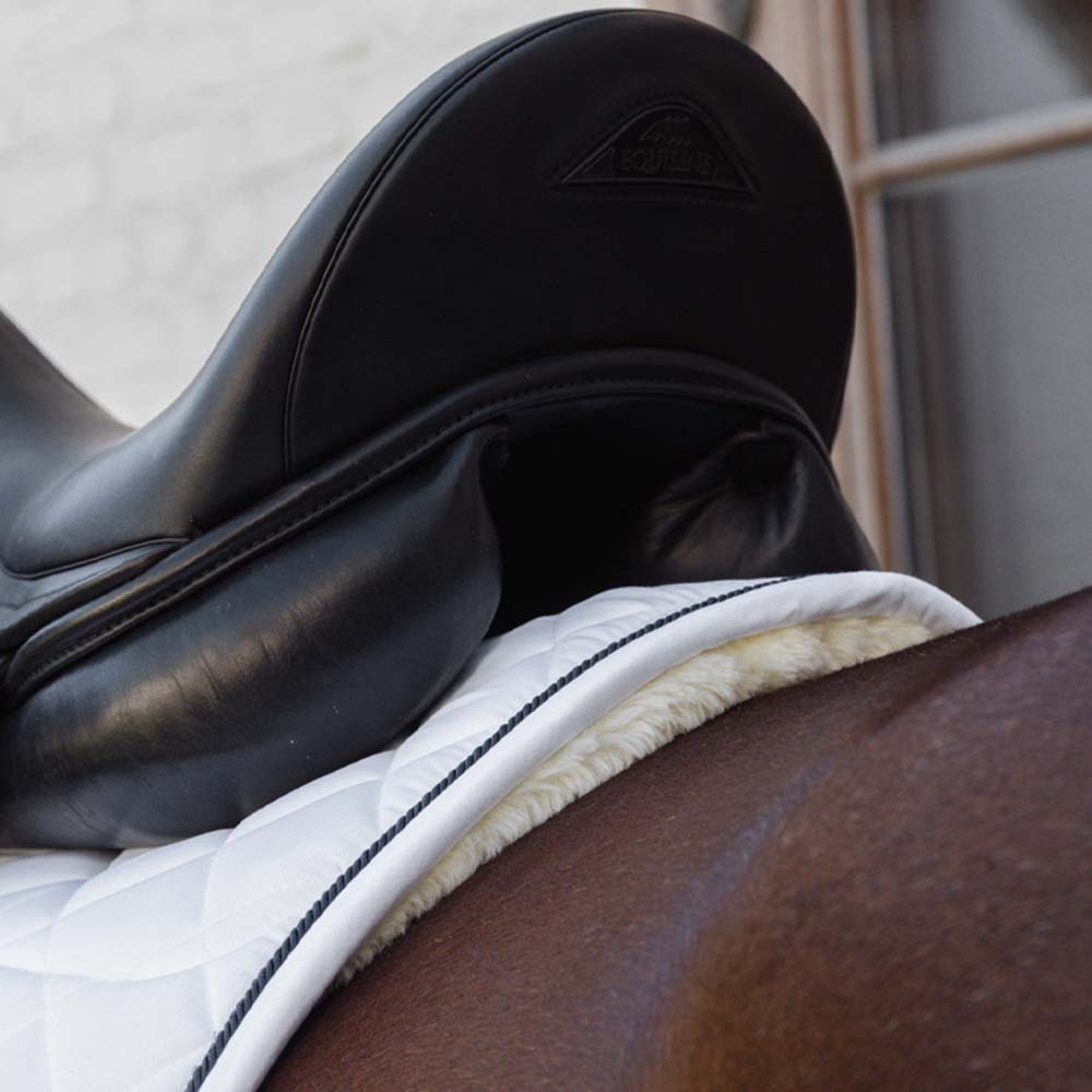 Tapis de selle dressage Skin Friendly Vegan Sheepskin Blanc