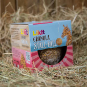Balle d'Écurie Granola Baies Mélangées 1,6 kg Balle d'Écurie Granola Baies Mélangées 1,6 kg